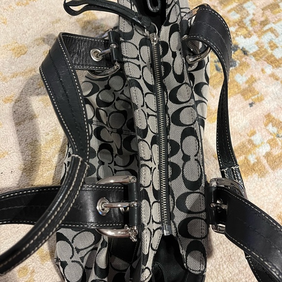 Classic Coach Purse - Picture 6 of 8